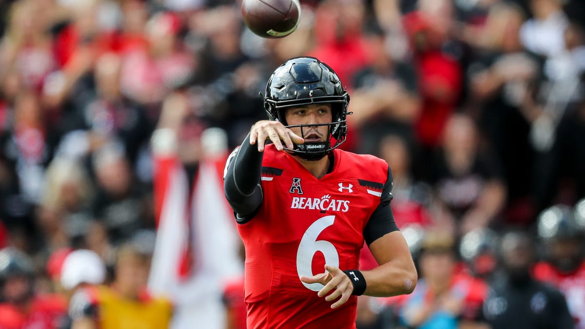 GoBearcats - A NIPPERT AT NIGHT THRILLER‼️ A raucous Cincinnati crowd helps  push Cincinnati Bearcats Football to 8-2 and the home win streak to 32  games.