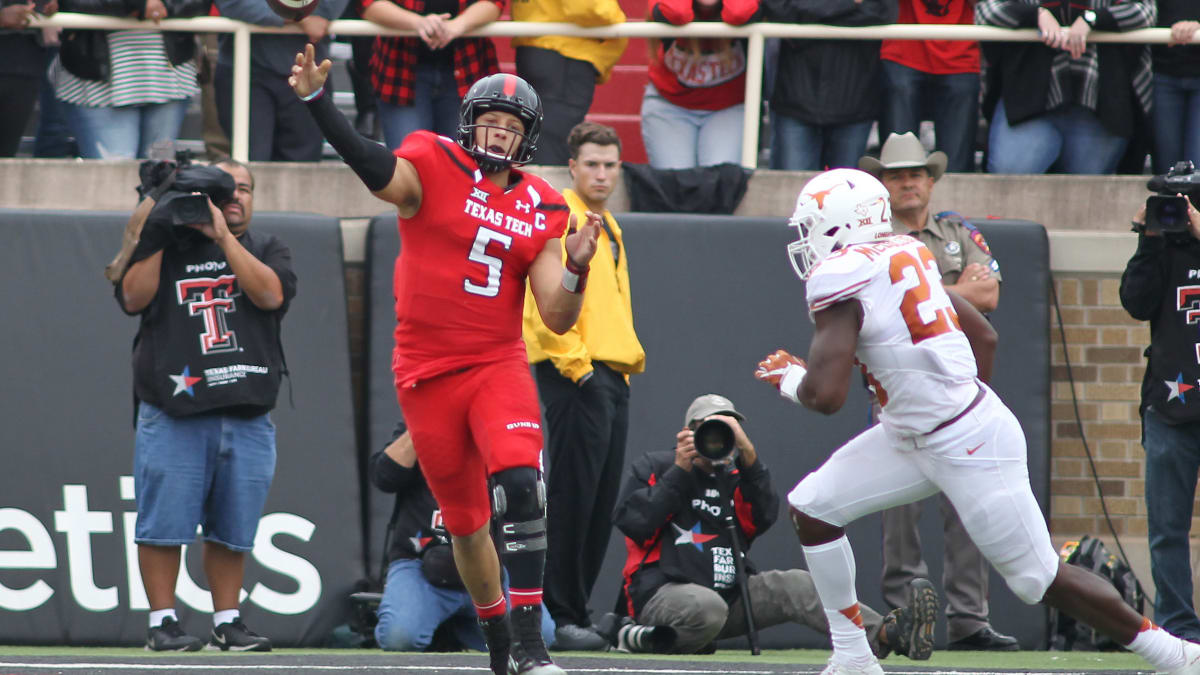 COLLEGE FOOTBALL: Mahomes, Giles carry Red Raiders past Louisiana Tech