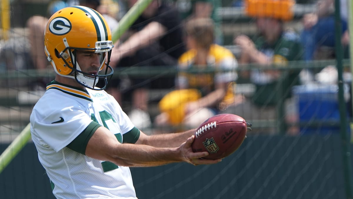 Green Bay Packers punter Pat O'Donnell (16) punts during an NFL football  game against the Washington Commanders, Sunday, October 23, 2022 in  Landover. (AP Photo/Daniel Kucin Jr Stock Photo - Alamy