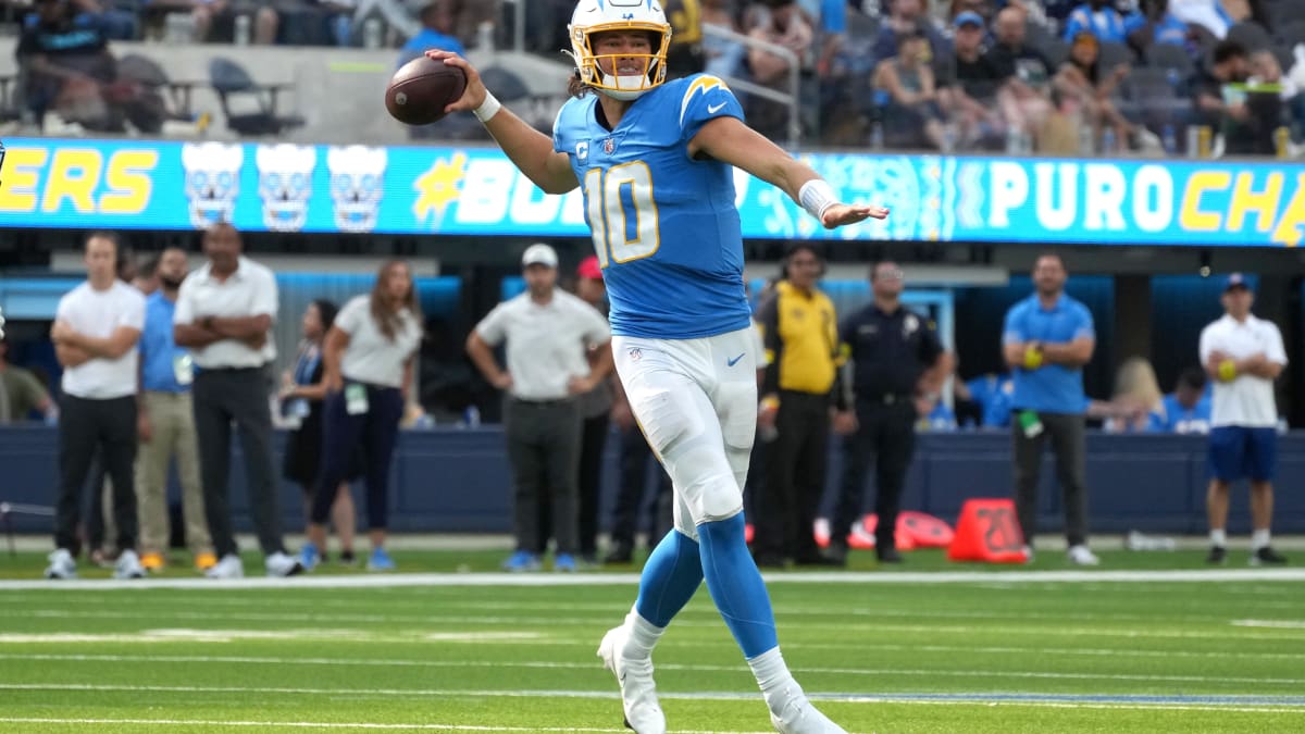 Los Angeles Chargers QB Justin Herbert (ribs) expected to decide on  painkilling shot during Sunday pregame warm-ups, sources say - ESPN