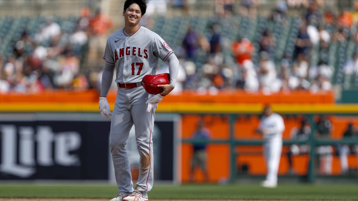 Say cheese: Ohtani body double finds way into Angels' team photo - CBS Los  Angeles