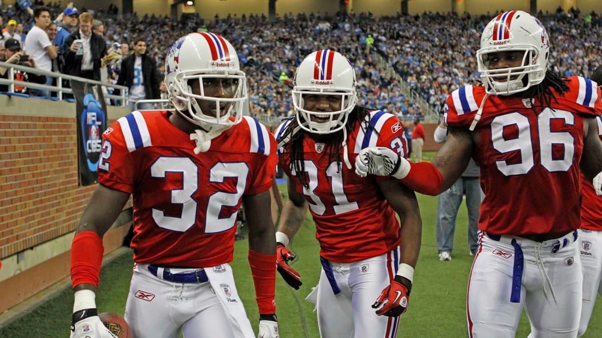 NFL World Reacts to Patriots' Red Throwback Uniforms vs. Bills - Sports  Illustrated