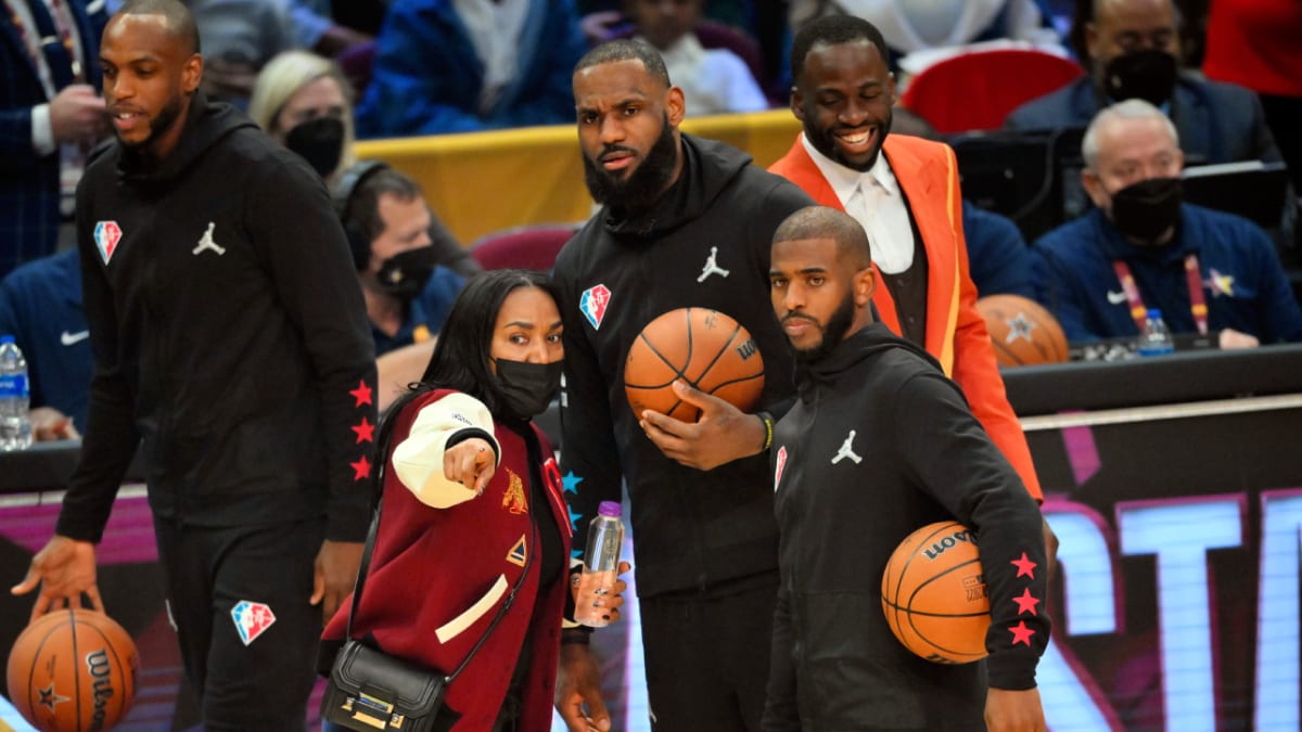 I'd Punch My Mom for Wearing a Clippers Jersey”: LeBron James' Words on  Gloria James Come Out All Wrong Amidst Draymond Green Fiasco - The  SportsRush