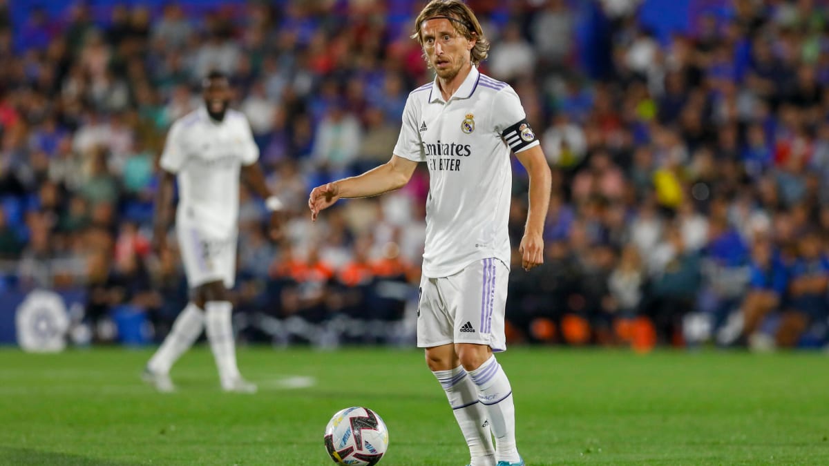 Real Madrid Info ³⁵ on X: Real Madrid's official account chose a photo of Luka  Modric in the green jersey at Al-Jawhara Stadium, after announcing his  contract renewal. Coincidence? 