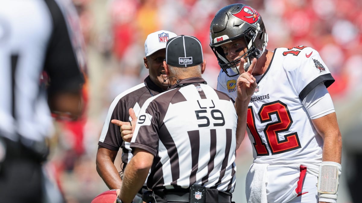 Referee stands by controversial flag thrown on Tom Brady sack in Falcons- Buccaneers game - The Athletic