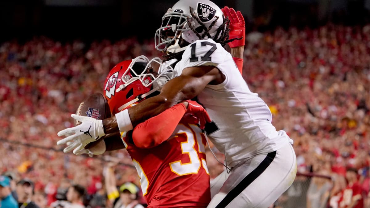 Mahomes, Kelce Lead Chiefs to 30-29 Comeback Win Over Raiders