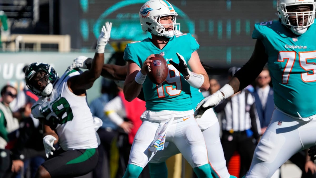 4 Dolphins change jersey numbers before season opener