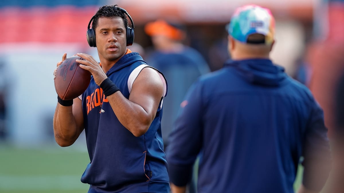 Russell Wilson Won't 'Allow' Denver Broncos to Throw in the Towel - Sports  Illustrated Mile High Huddle: Denver Broncos News, Analysis and More