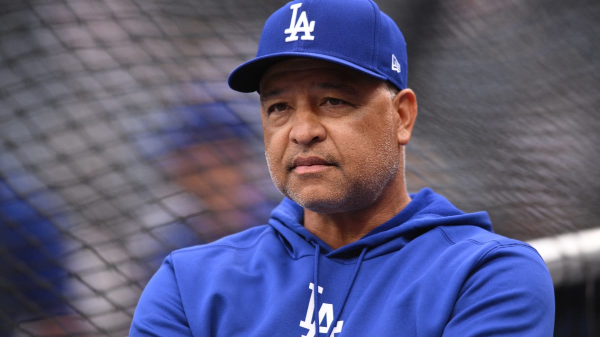 Los Angeles Dodgers on X: Dave Roberts & family joined @DodgersFdn to  spend the morning with 100 local kids at Arroyo Seco Library. #WeLoveLA   / X