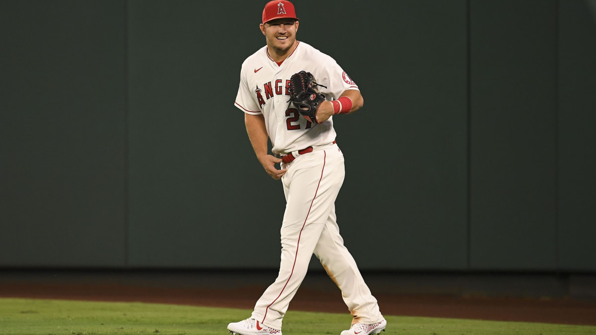 Mike Trout Wears Philadelphia Eagles & Nike Dunks - Sports