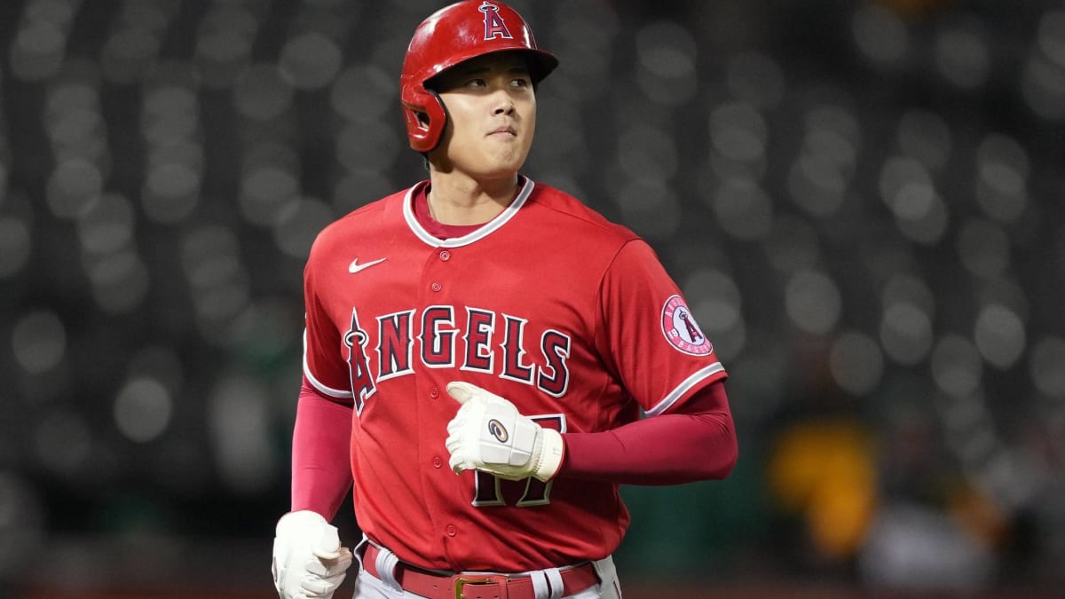 Why was Shohei Ohtani having a banana in the dugout? Angels