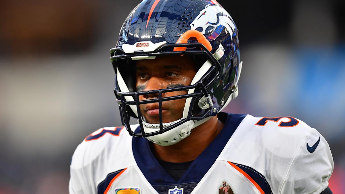 Russell Wilson Won't 'Allow' Denver Broncos to Throw in the Towel - Sports  Illustrated Mile High Huddle: Denver Broncos News, Analysis and More