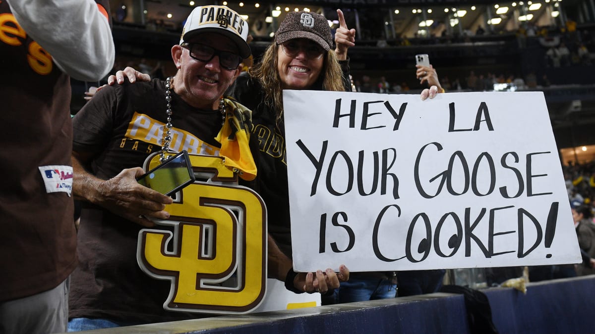 Photos: This Fan Is Going Viral At Tonight's NLCS Game - The Spun