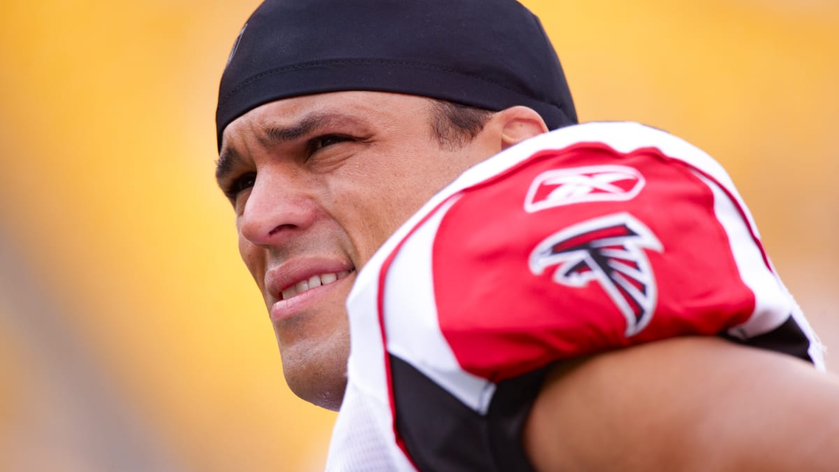 Atlanta Falcons: Tony Gonzalez another step closer to going out a