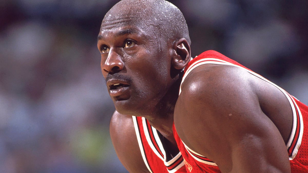 Michael Jordan Once Tried to Bully Robert Parish at a Bulls Practice and It  Did Not Go Well