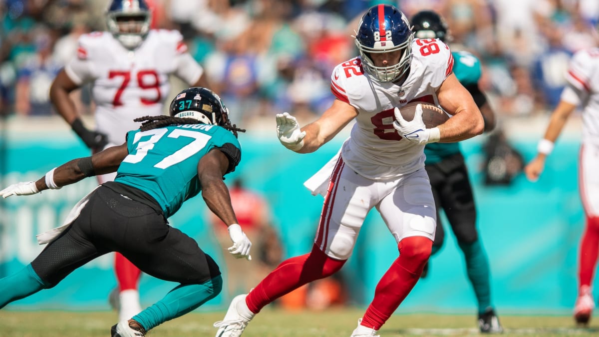 Giants' injuries piling up in Jaguars game: Evan Neal, Ben Bredeson exit;  Daniel Bellinger taken to hospital with eye injury 