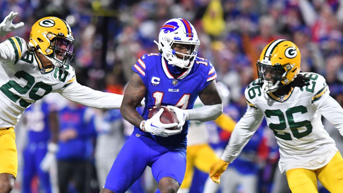 Green Bay, Wisconsin, USA. 28th Nov, 2021. Green Bay Packers safety Henry  Black (41) cheers the crowd to get loud during the NFL football game  between the Los Angeles Rams and the