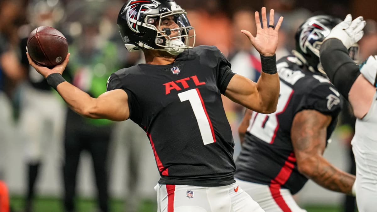 ATLANTA, GA – OCTOBER 30: Carolina punter Johnny Hekker (10) punts the ball  during the NFL game between the Carolina Panthers and the Atlanta Falcons  on October 30th, 2022 at Mercedes-Benz Stadium