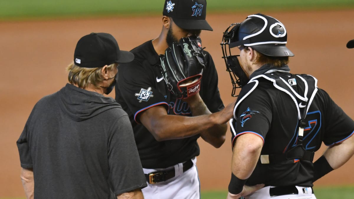 The Seattle Mariners pitching coach Mel Stottlemyre, left, makes a