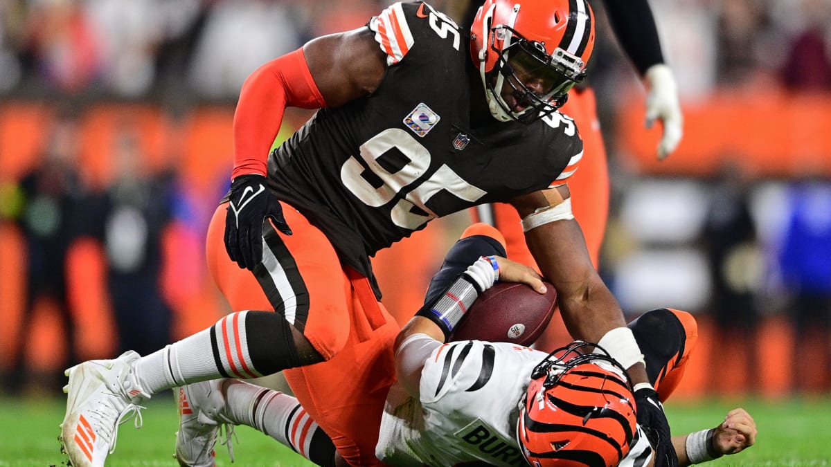 Chubb runs for 2 TDs, Browns blast Burrow, Bengals 32-13