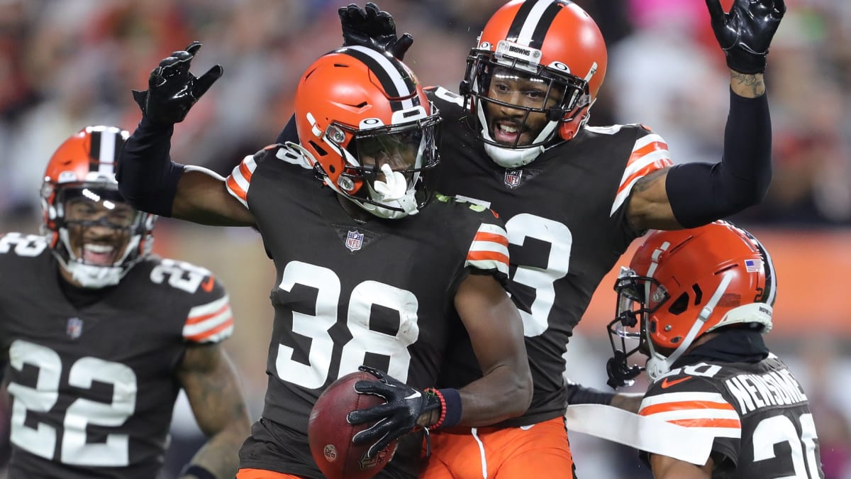 Cleveland, Ohio, USA. 22nd Sep, 2022. September 22nd, 2022 Cleveland Browns  cornerback A.J. Green (38) during Pittsburgh Steelers vs Cleveland Browns  in Cleveland, OH at FirstEnergy Stadium. Jake Mysliwczyk/BMR (Credit Image:  ©