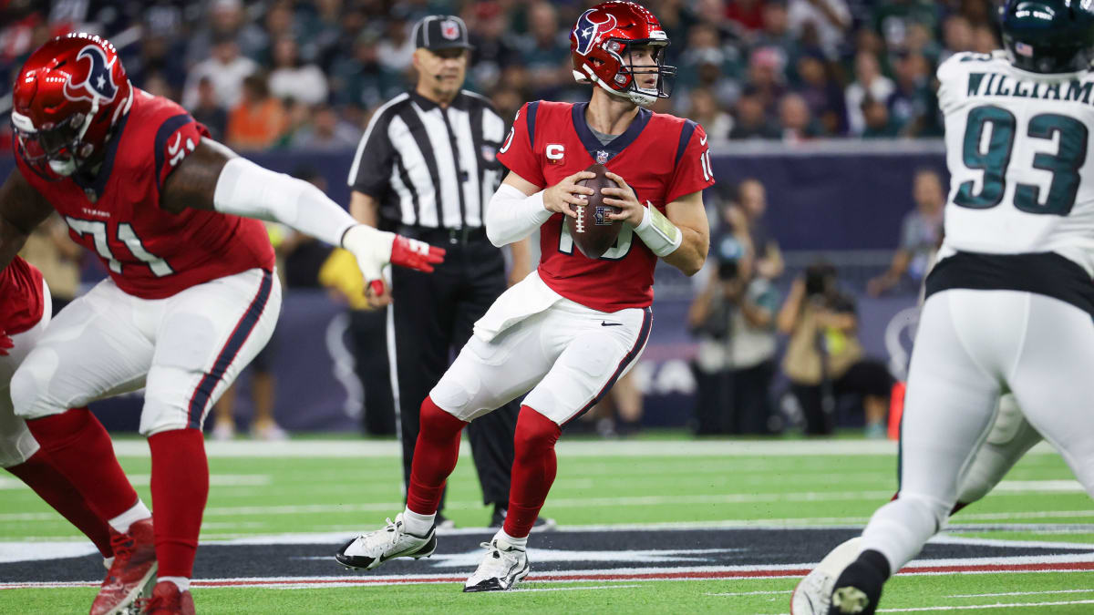 Houston, Texas, USA. October 31. QB Davis Mills #10 of the Houston