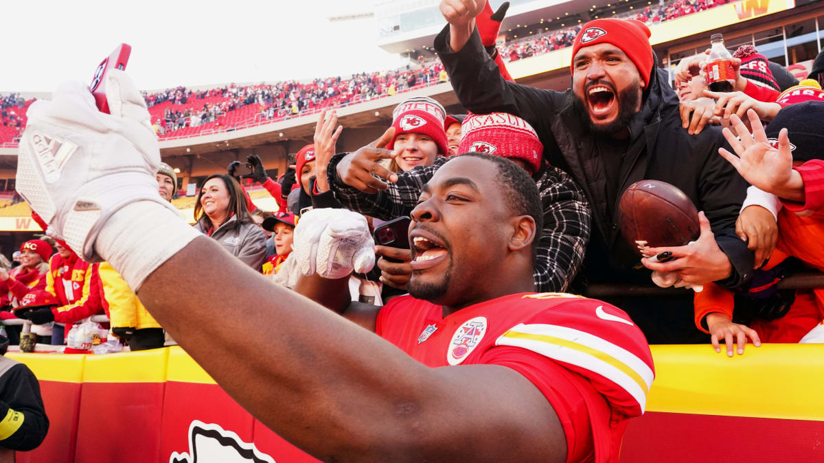 The Kansas City Chiefs Have 3 Big Contract Question Marks Looming - Sports  Illustrated Kansas City Chiefs News, Analysis and More