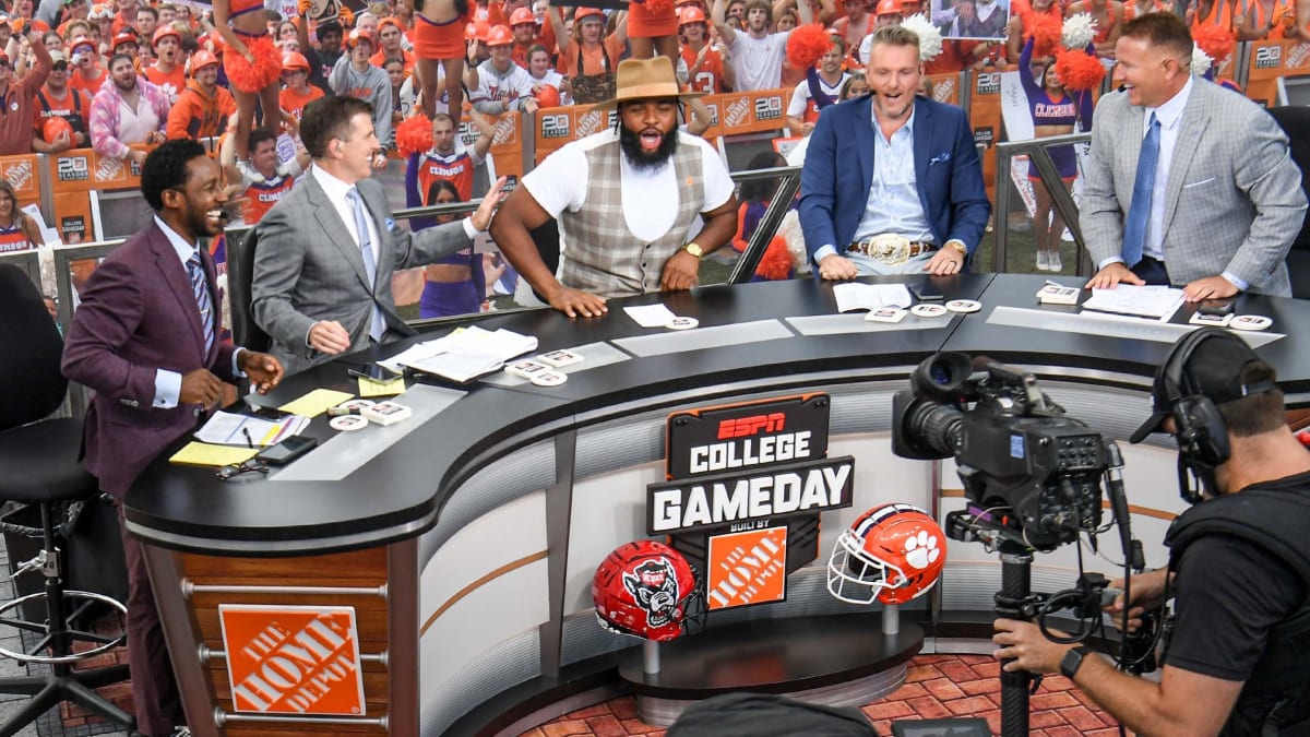 ESPN's College GameDay Built by The Home Depot Travels to Colorado for the  'Rocky Mountain Showdown,' Celebrates Corso's 400th Headgear Pick - ESPN  Press Room U.S.