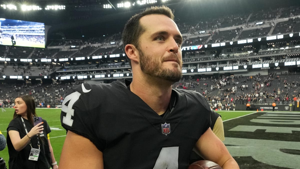 Raiders' Derek Carr mannequin gets no love from London NFL shop