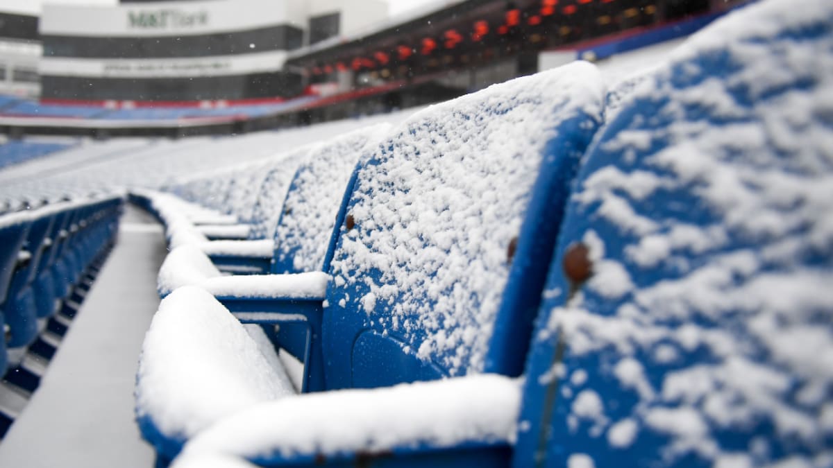 Buffalo slammed by snow ahead of Bills-Dolphins game