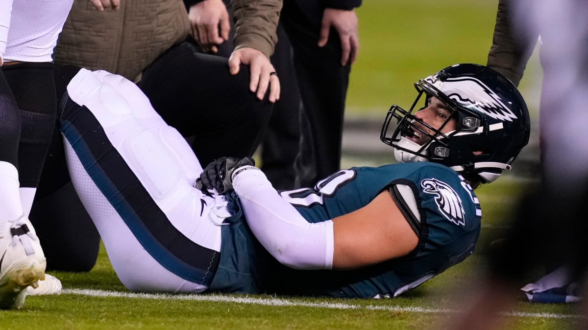 Eagles TE Dallas Goedert Suffers Severe Shoulder Injury on 'MNF' - Sports  Illustrated