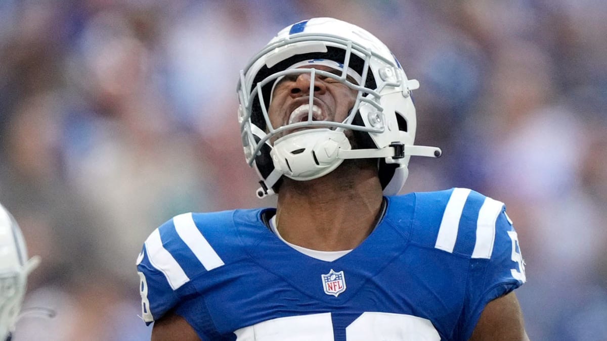 Indianapolis Colts linebacker Bobby Okereke (58) lines up on defense during  an NFL football game against the Washington Commanders, Sunday, Oct. 30,  2022, in Indianapolis. (AP Photo/Zach Bolinger Stock Photo - Alamy