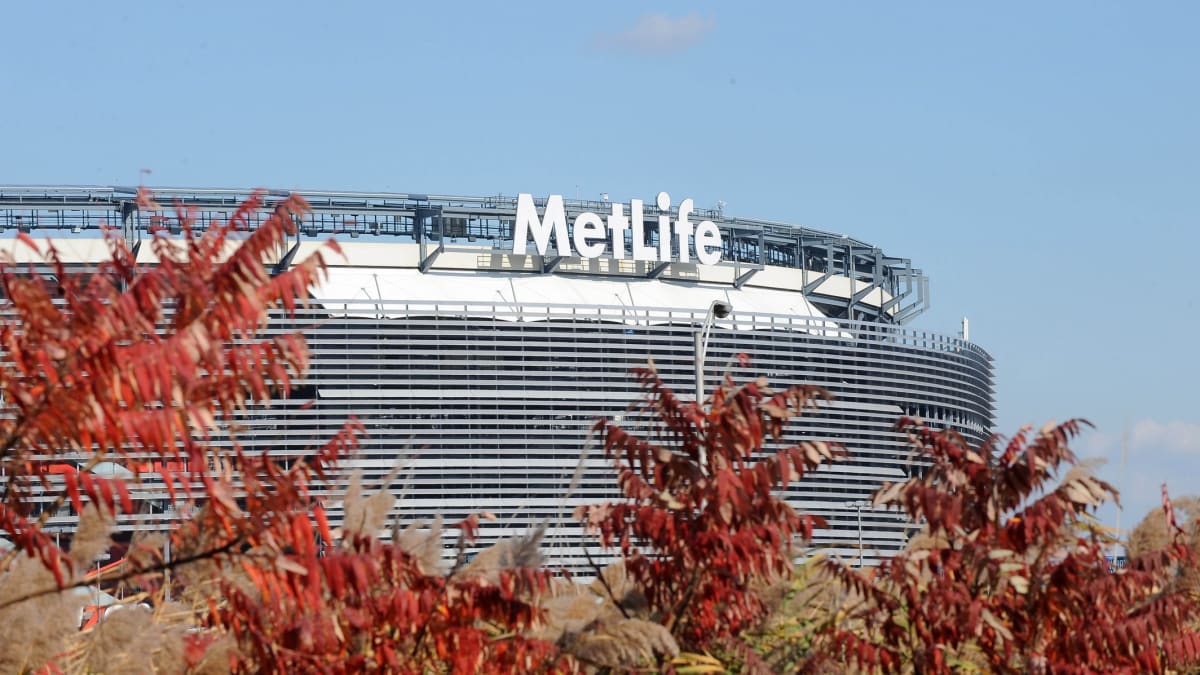 Giants' Julian Love: MetLife Stadium turf 'will be changed' in 2023