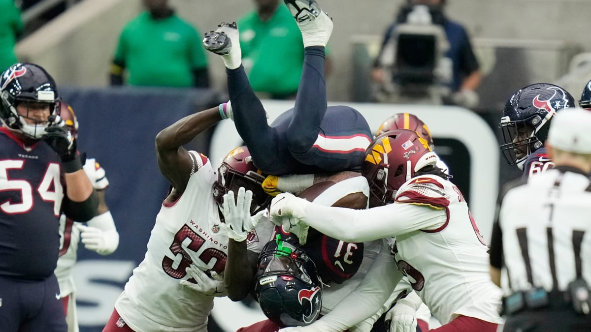 November 20, 2022: Houston Texans running back Dare Ogunbowale (33) makes a  catch during a game between the Washington Commanders and the Houston Texans  in Houston, TX. ..Trask Smith/CSM/Sipa USA(Credit Image: ©