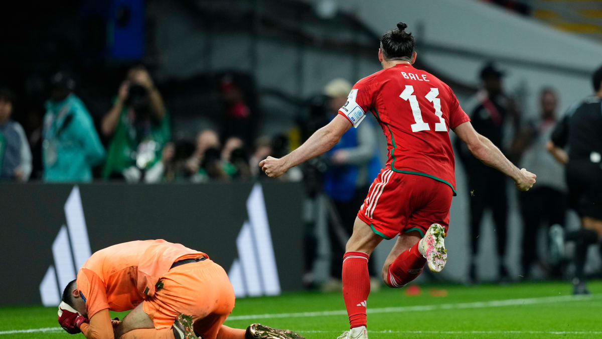 Gareth Bale scores Wales' first World Cup goal in 64 years! 🏴󠁧󠁢󠁷󠁬󠁳󠁿