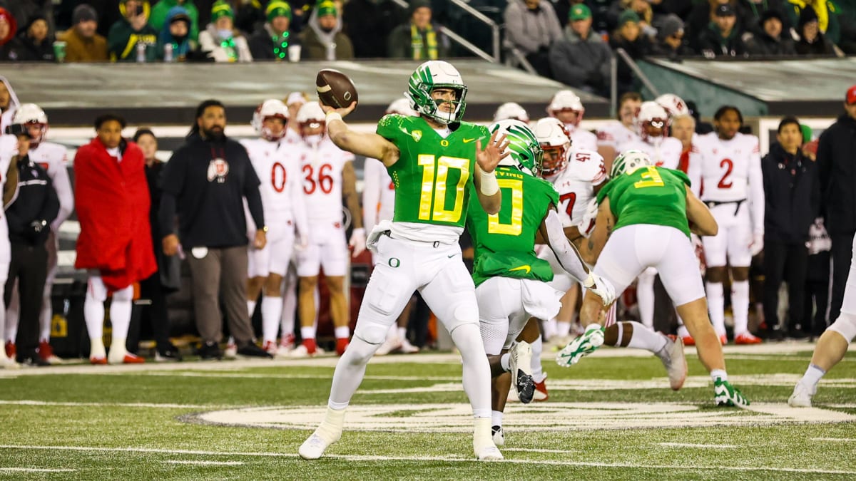 Oregon Ducks Quarterback Bo Nix Returning to Eugene in 2023 - Sports  Illustrated Oregon Ducks News, Analysis and More