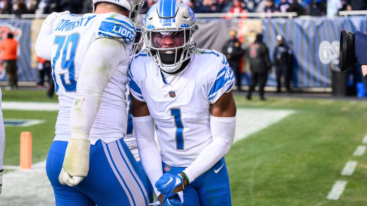 Chicago, Illinois, USA. 11th Nov, 2018. - Lions #33 Kerryon Johnson in  action during the NFL Game between the Detroit Lions and Chicago Bears at  Soldier Field in Chicago, IL. Photographer: Mike