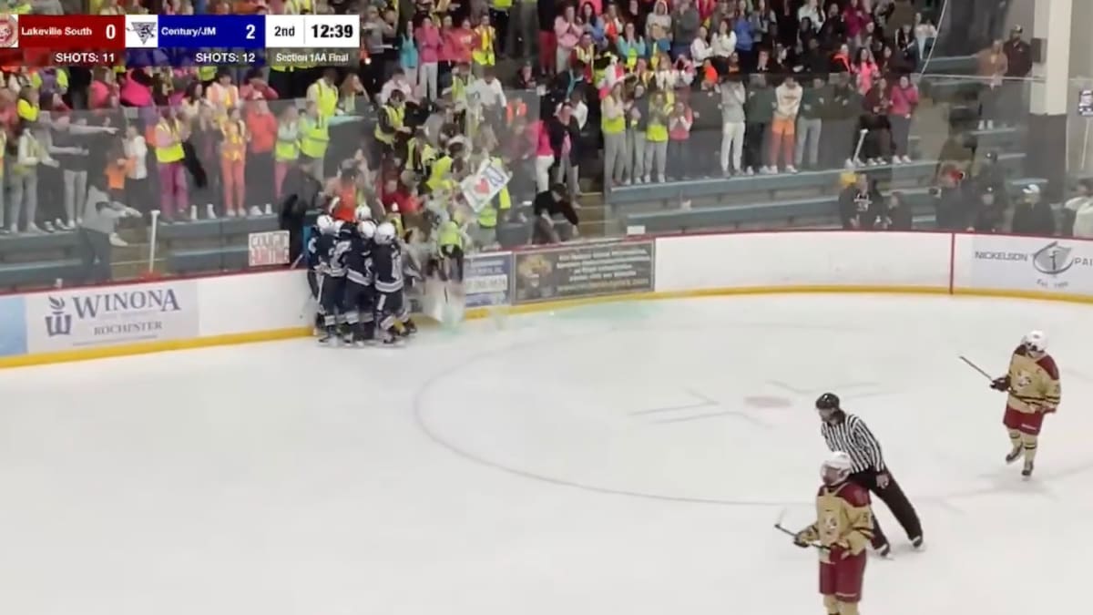 Watch: Hockey fans shatter glass during section final game in Rochester -  Sports Illustrated Minnesota Sports, News, Analysis, and More