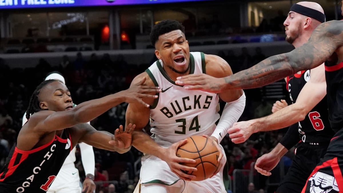 Giannis Antetokounmpo urges slumping Milwaukee Bucks to 'stay together'  amid boos from fans - Eurosport