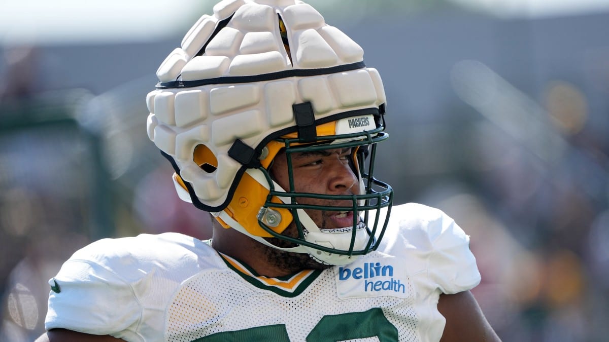 Zach Tom sees first reps with Packers starting offense at center