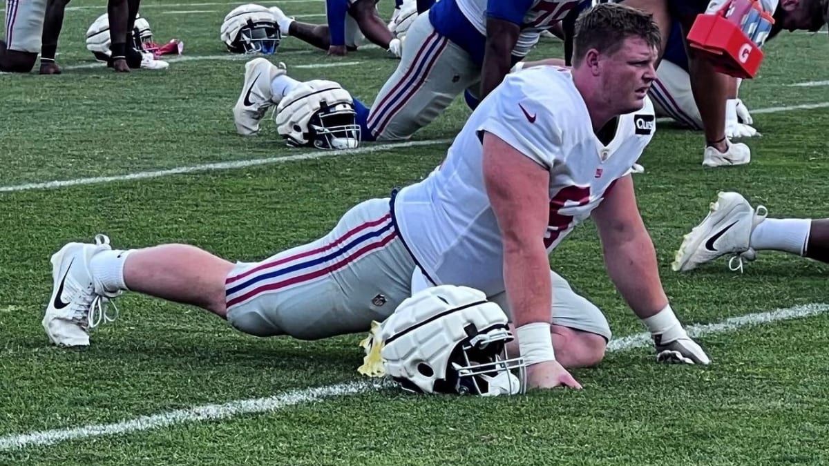 New York Giants Injury Update: Schmitz, Bellinger Exit Game - Sports  Illustrated New York Giants News, Analysis and More