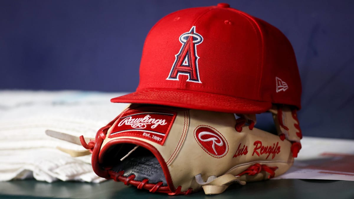 Who does MLB.com have the LA Angels selecting in this way-too-early mock  draft?