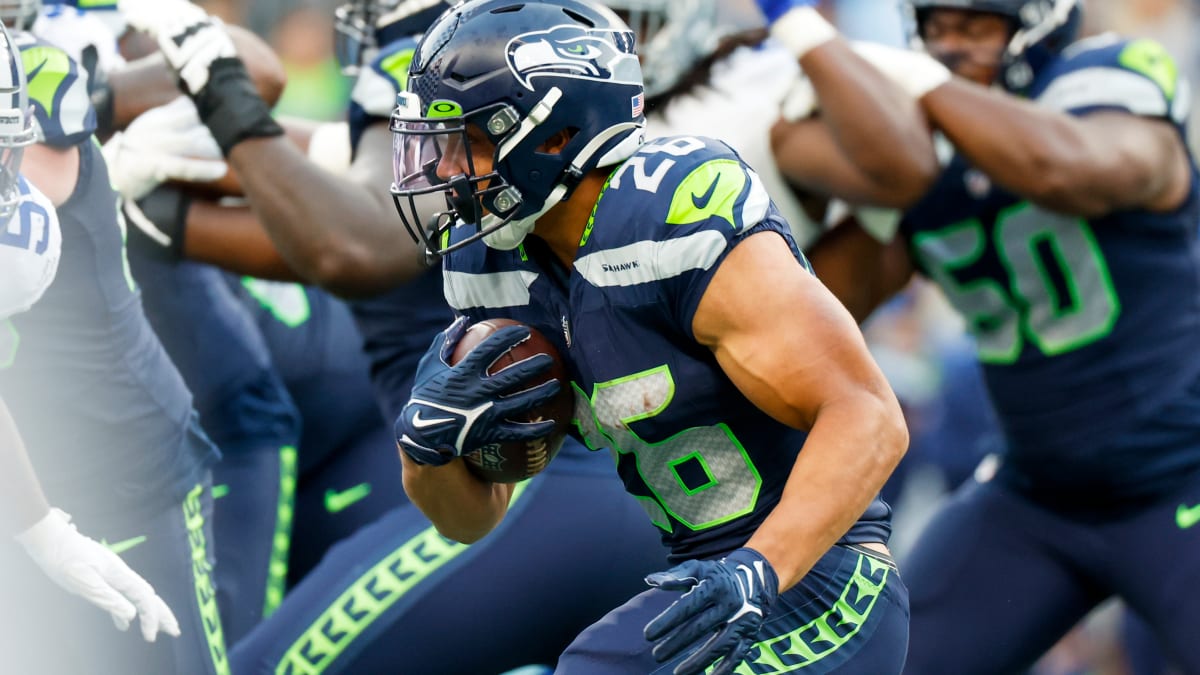 Seahawks: Zach Charbonnet participates in training camp drills