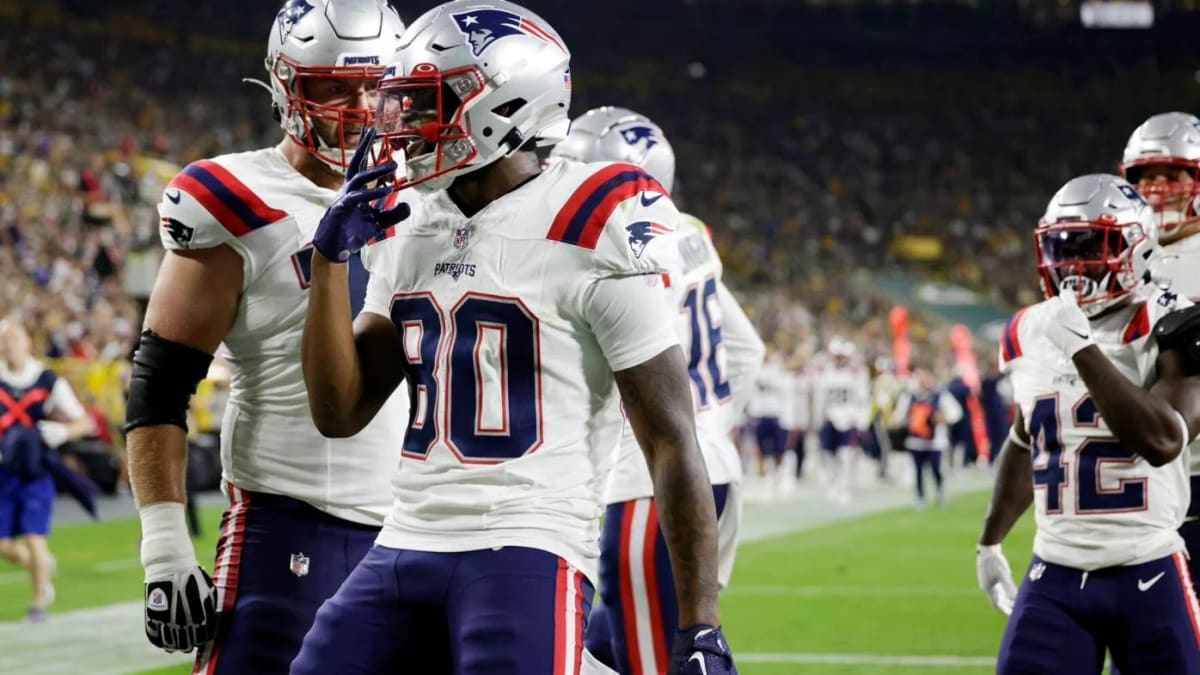 New England Patriots Get TDs from Rhamondre Stevenson, Kayshon Boutte, But  Trail Green Bay Packers at Halftime - Sports Illustrated New England  Patriots News, Analysis and More