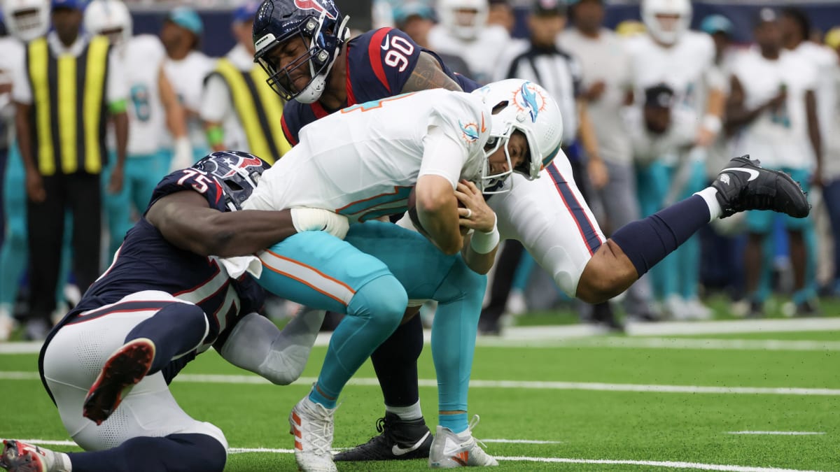 Miami Dolphins hand out white hankies for Monday Night Football