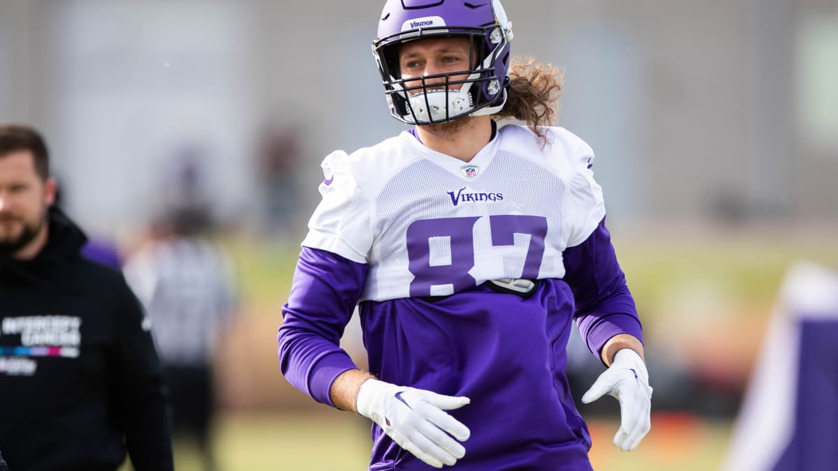 Vikings' T.J. Hockenson signs historic deal for tight ends, source says -  ESPN