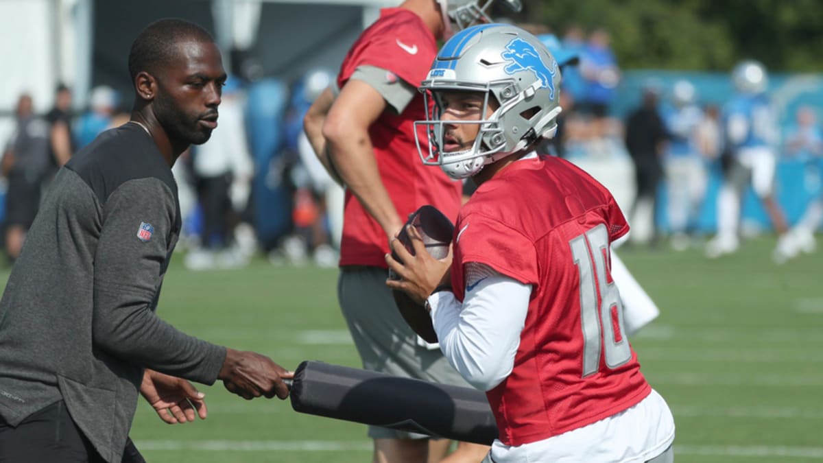 Detroit Lions quarterback Adrian Martinez (18) keeps the ball