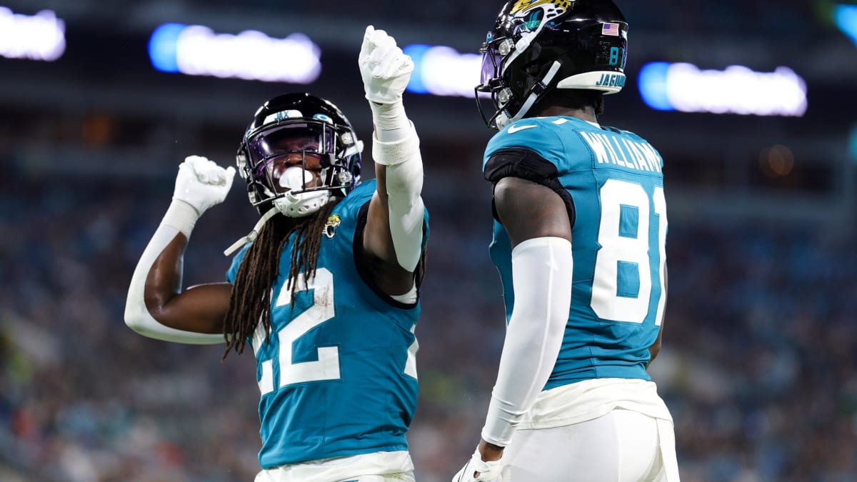 Jaguars keep 7 receivers, cut 3 draft picks as they finalize 53-man roster