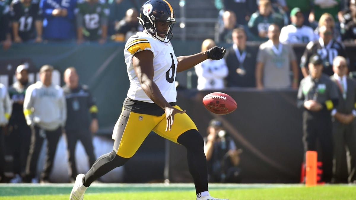 Pittsburgh Steelers punter Pressley Harvin III comes onto the