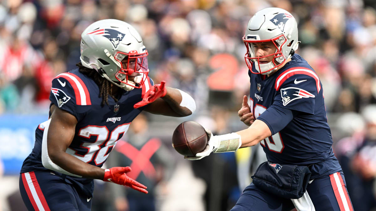 Which Former New England Patriots Star Clearly Misses Red Throwbacks? -  Sports Illustrated New England Patriots News, Analysis and More